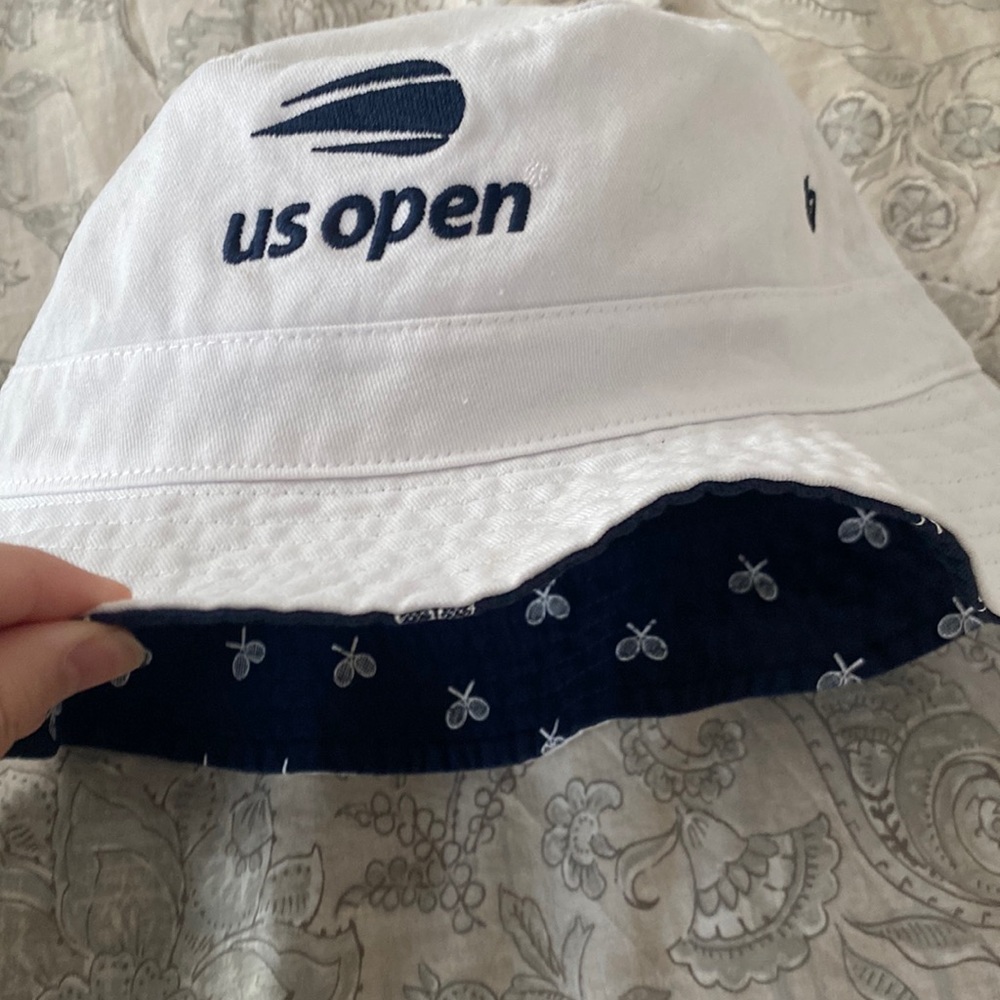 Bucket hat